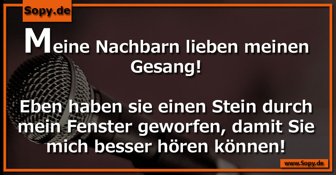 Zerbrochenes Fenster symbolisiert bitterbösen Nachbarschaftshumor über lautstarken Gesang