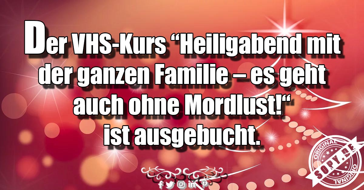 Angespannte Familie am Weihnachtstisch symbolisiert typischen Familienstress an Heiligabend