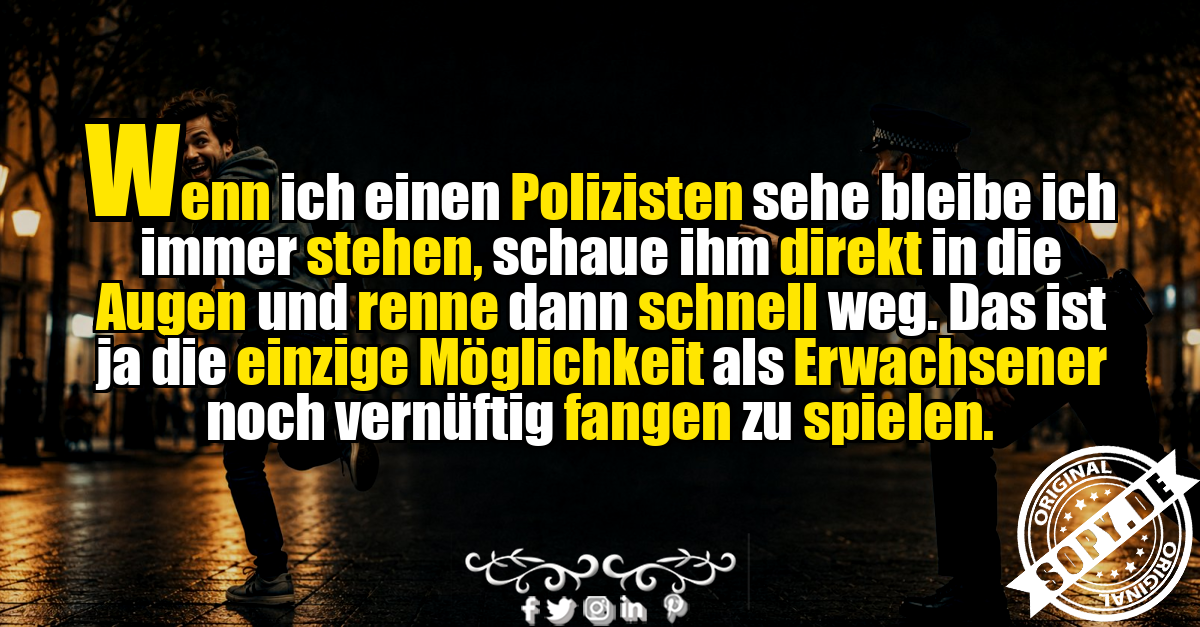 Grinsender Mann rennt spielerisch vor einem Polizisten durch die Nacht