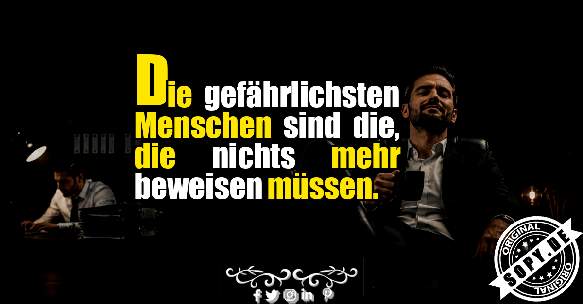 Souveräner Menschen wirkt gelassen im kontrastreichen modernen Büro